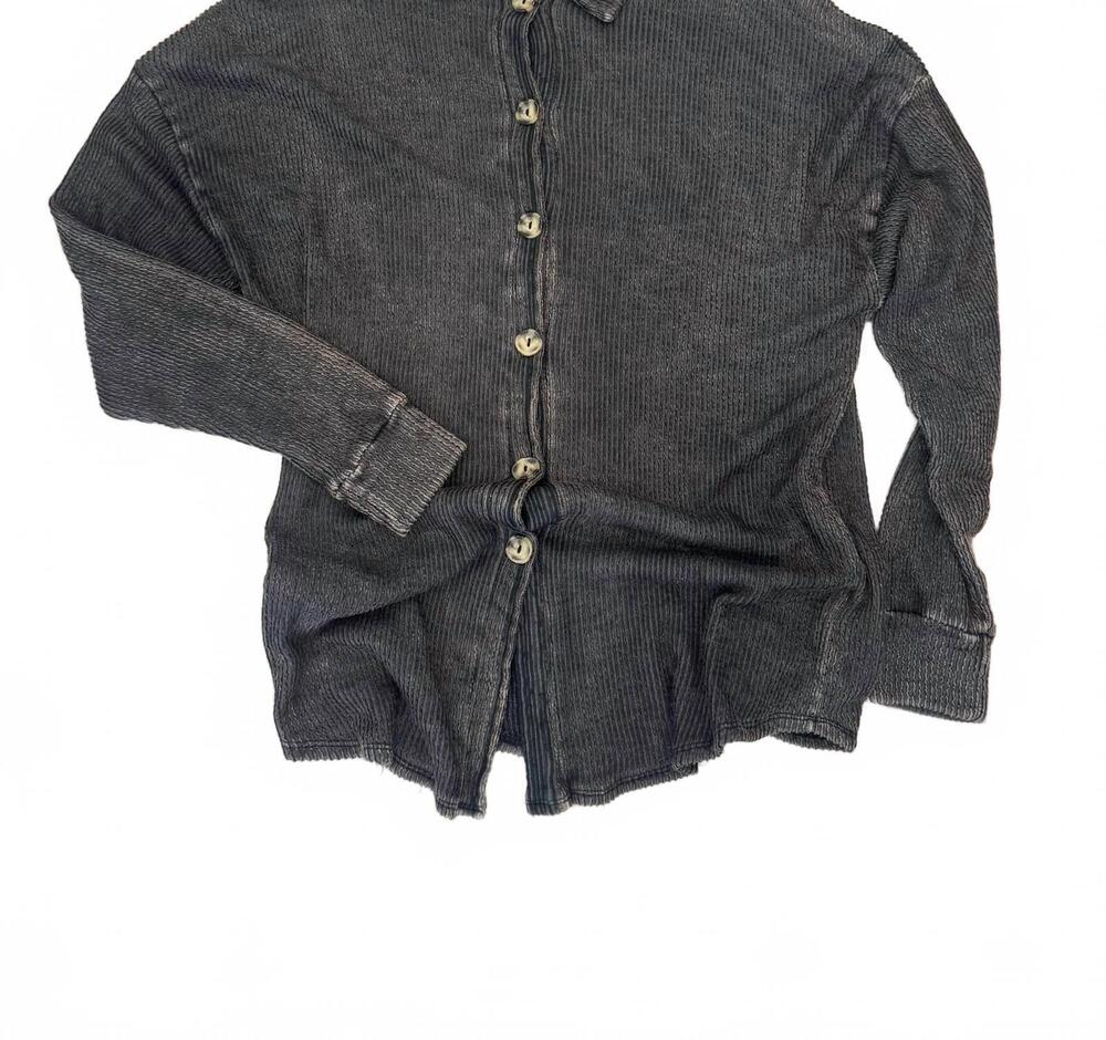 NEW HAPTICS women's crinkled button down long sleeve top in charcoal